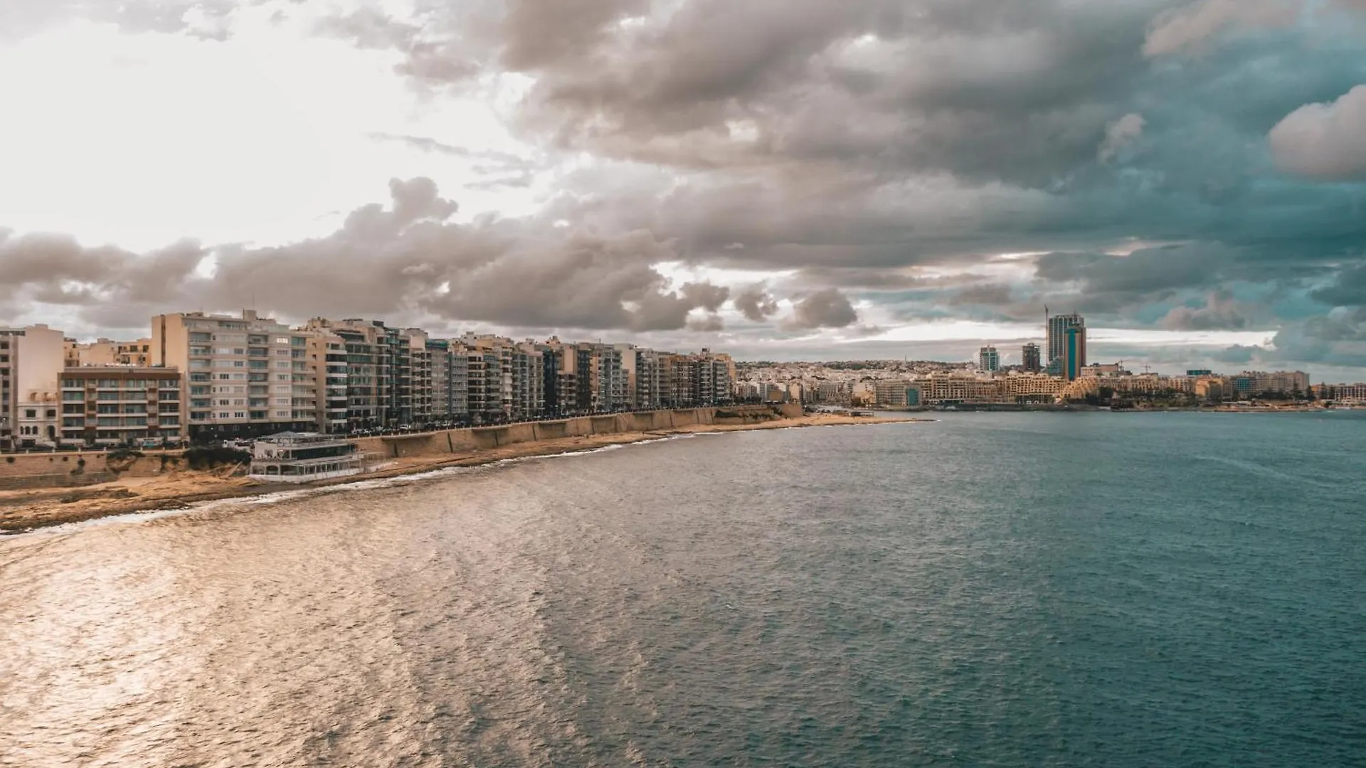 Apartment Beautiful 3Br Seafront Apt With Balcony In Sliema By 360 Estates