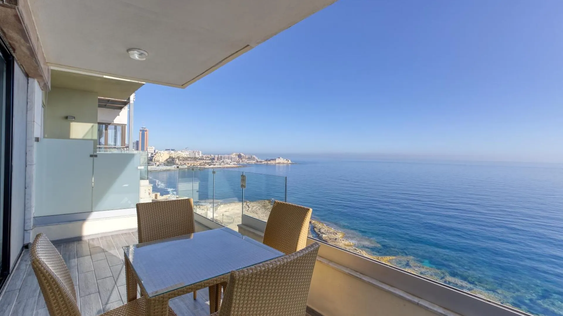 Apartment Beautiful 3Br Seafront Apt With Balcony In Sliema By 360 Estates Malta