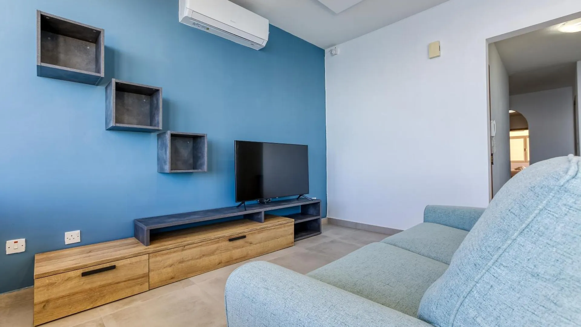 Beautiful 3Br Seafront Apt With Balcony In Sliema By 360 Estates Malta