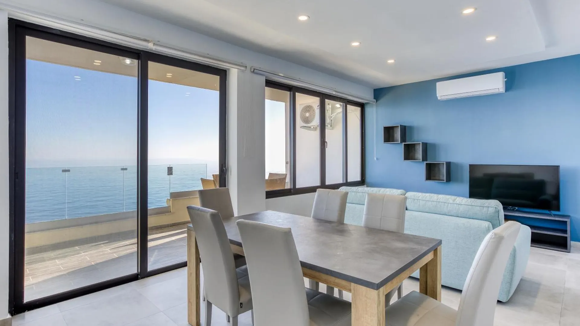 Beautiful 3Br Seafront Apt With Balcony In Sliema By 360 Estates