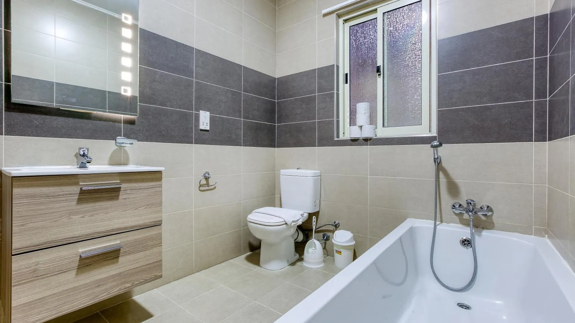 Apartment Beautiful 3Br Seafront Apt With Balcony In Sliema By 360 Estates