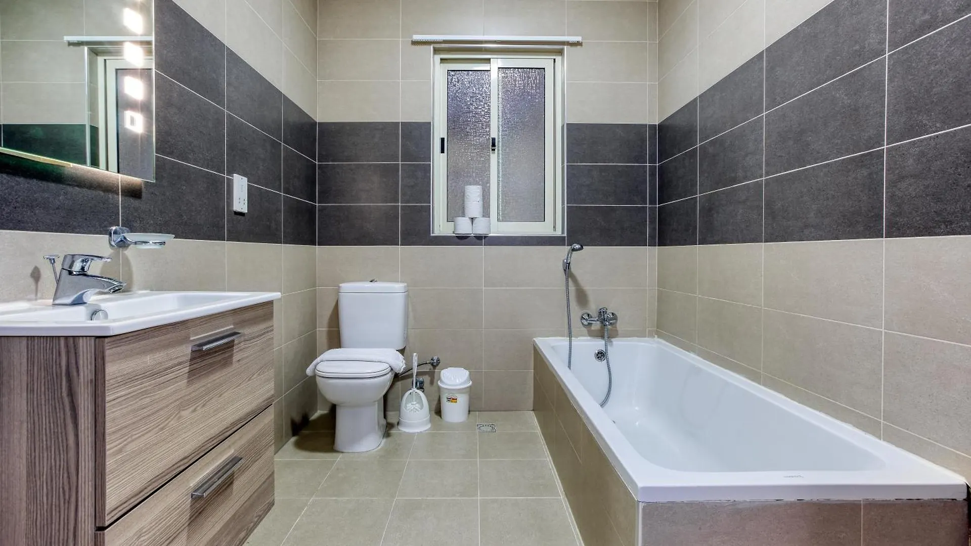 Beautiful 3Br Seafront Apt With Balcony In Sliema By 360 Estates 0*,