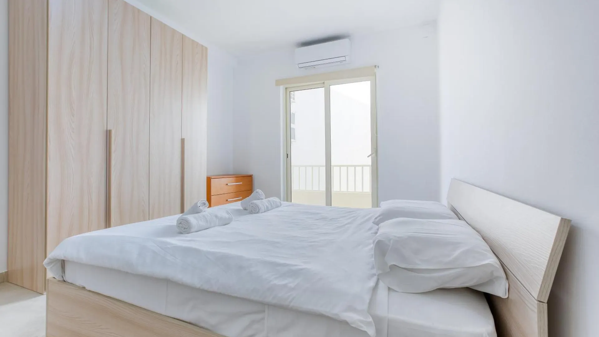 Beautiful 3Br Seafront Apt With Balcony In Sliema By 360 Estates 0*,  Malta