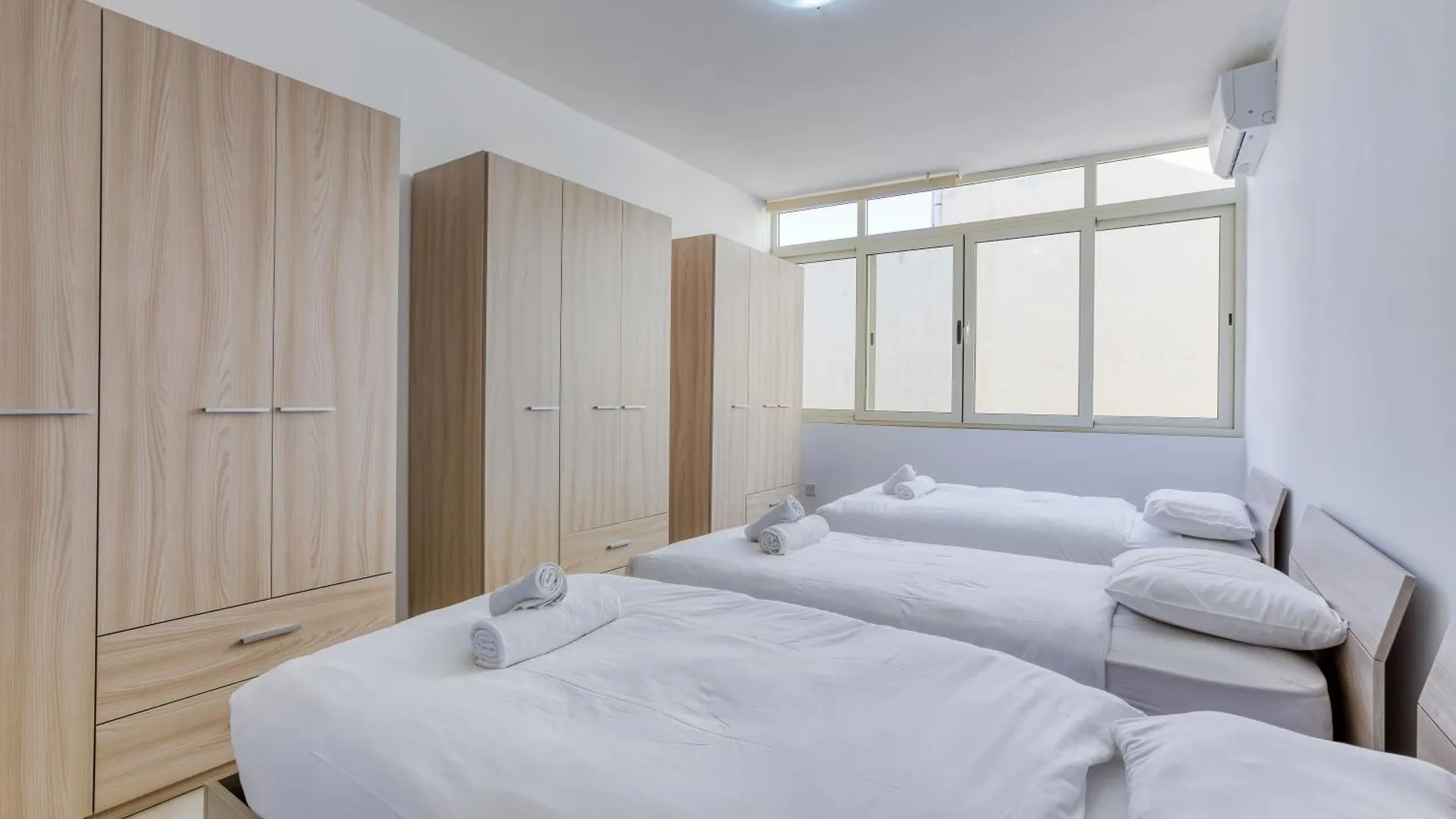 Apartment Beautiful 3Br Seafront Apt With Balcony In Sliema By 360 Estates