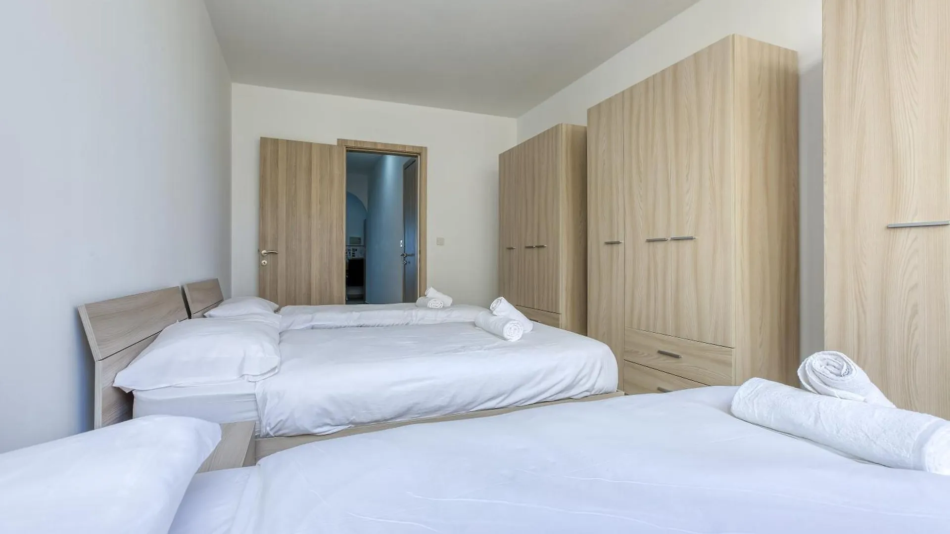 Beautiful 3Br Seafront Apt With Balcony In Sliema By 360 Estates Malta