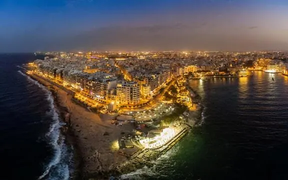 Beautiful 3Br Seafront Apt With Balcony In Sliema By 360 Estates