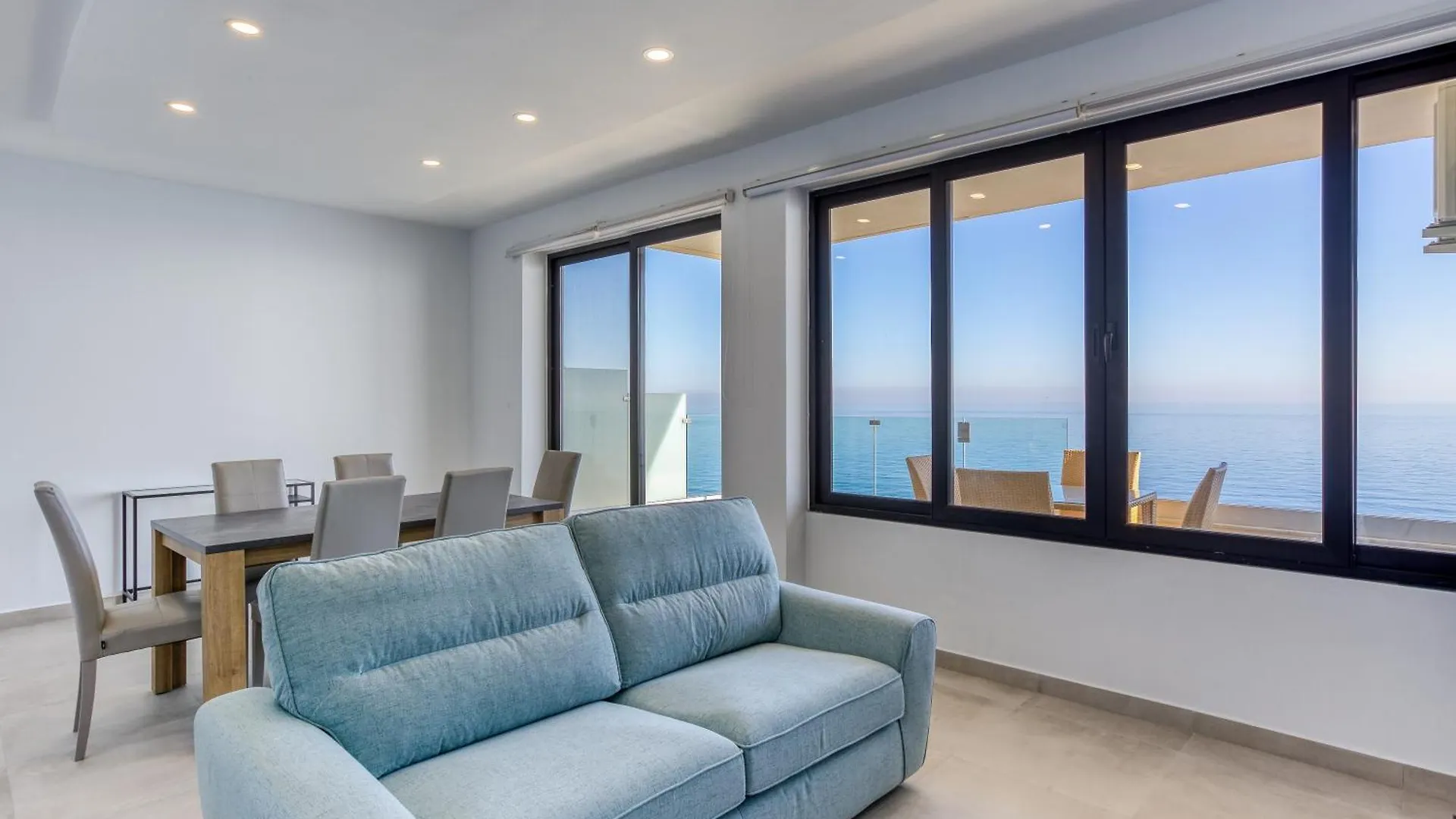 Apartment Beautiful 3Br Seafront Apt With Balcony In Sliema By 360 Estates Malta