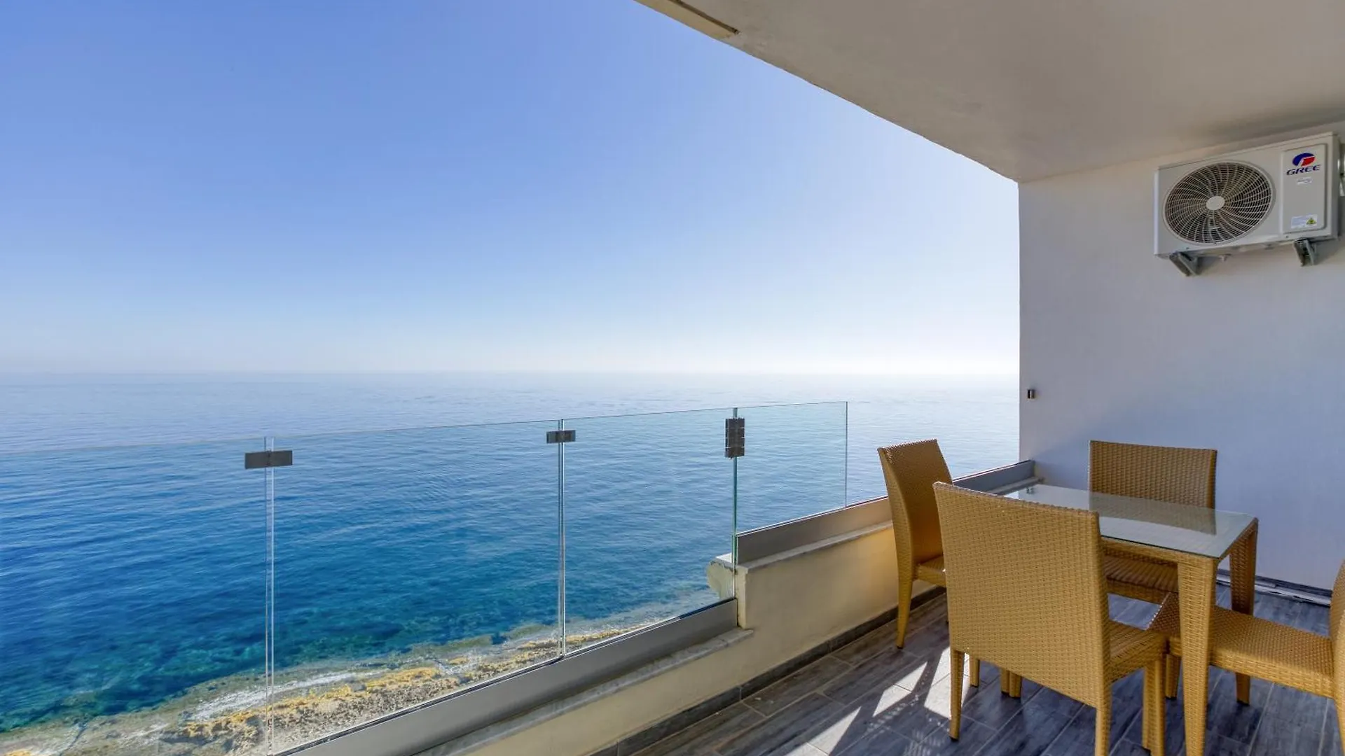Apartment Beautiful 3Br Seafront Apt With Balcony In Sliema By 360 Estates Malta