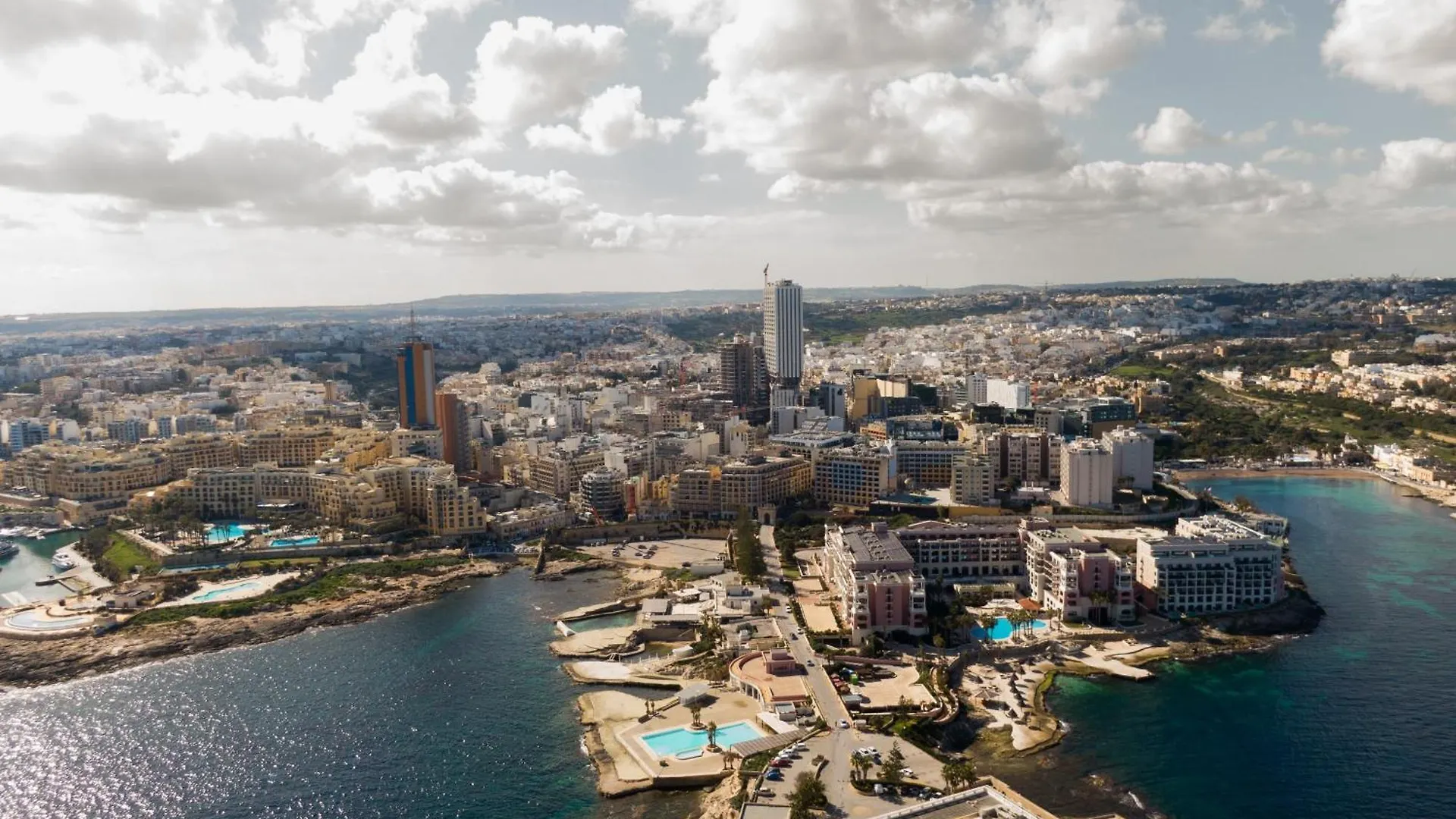 Beautiful 3Br Seafront Apt With Balcony In Sliema By 360 Estates Malta