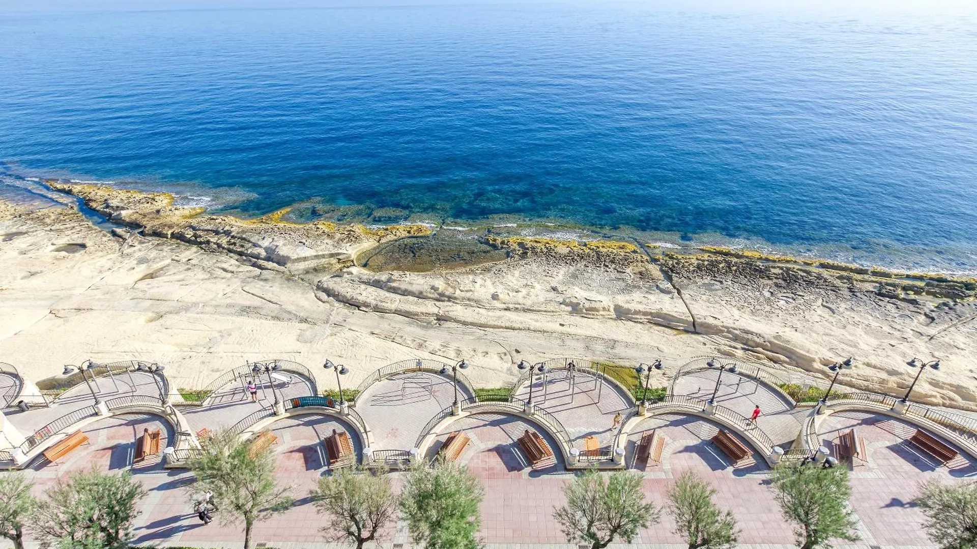 Apartment Beautiful 3Br Seafront Apt With Balcony In Sliema By 360 Estates