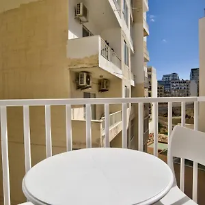 Sliema 2-Bedroom Central Apartments And Penthouse With Jacuzzi Sliema